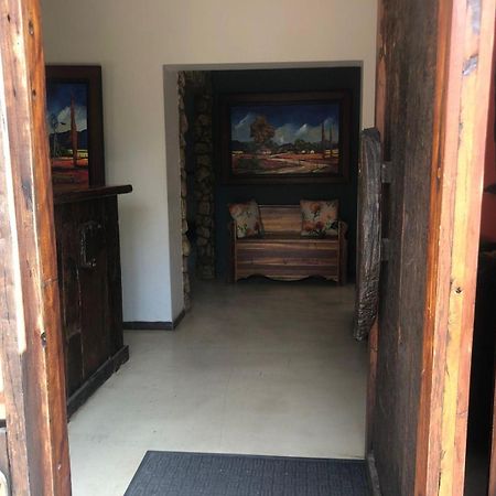 Africa Footprints Lodge ケンプトンパーク エクステリア 写真
