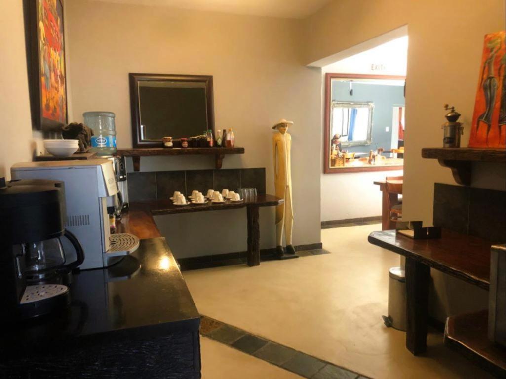 Africa Footprints Lodge ケンプトンパーク エクステリア 写真