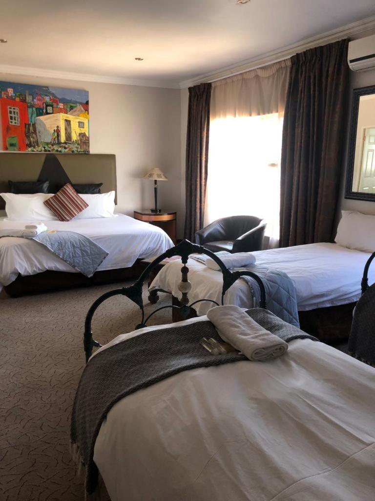 Africa Footprints Lodge ケンプトンパーク エクステリア 写真